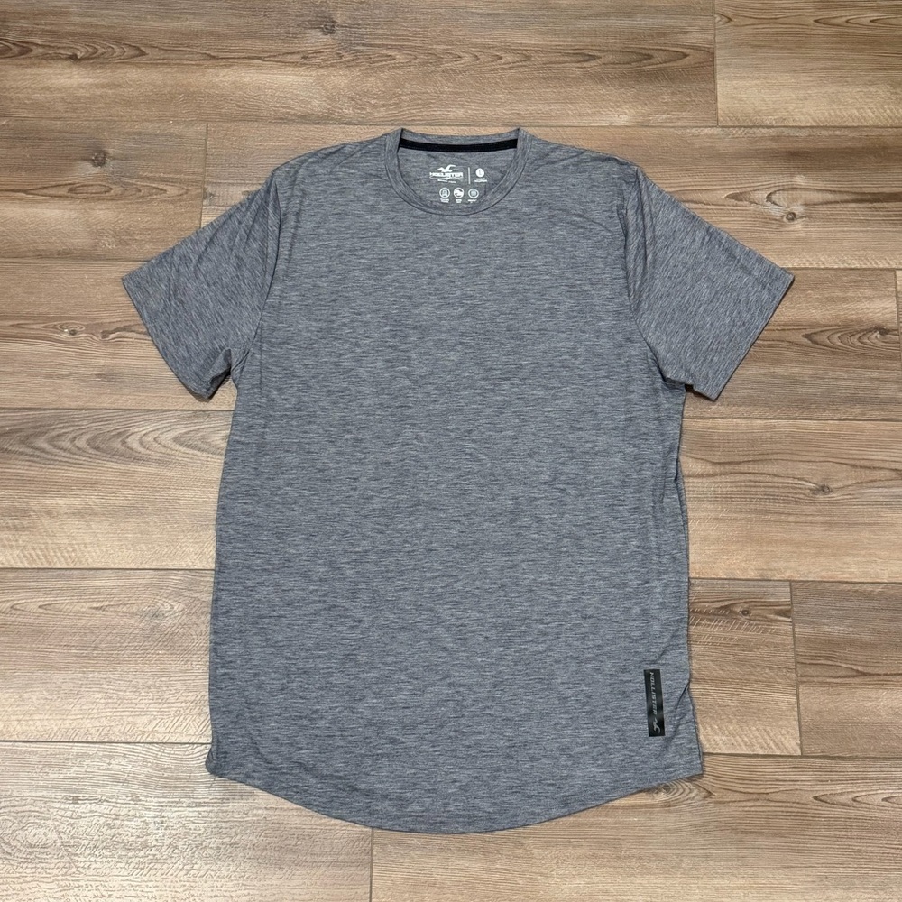 Hollister Sport Knit Moisture-Wicking Tee Men’s Large Charcoal Grey